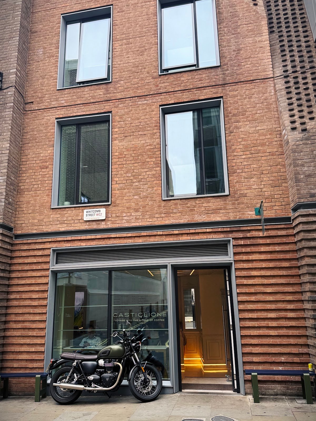 Castiglione specialty coffee shop in London - photo 8