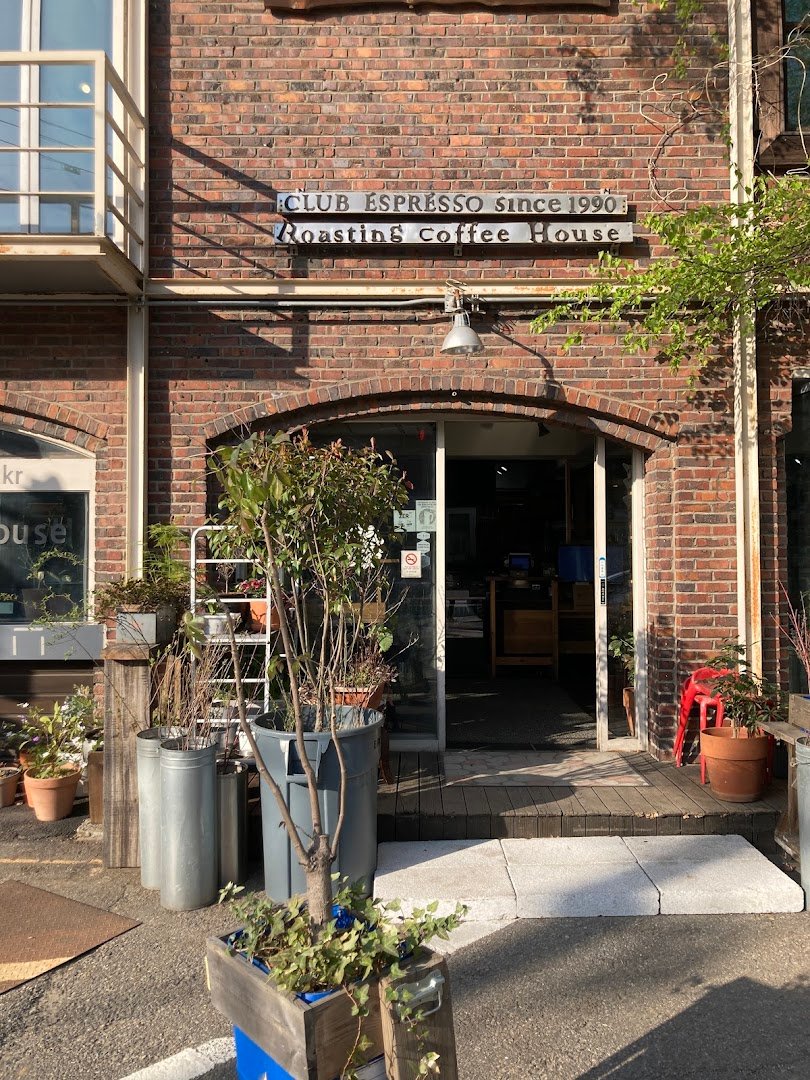 Storefront of Club Espresso, specialty coffee shop in Seoul