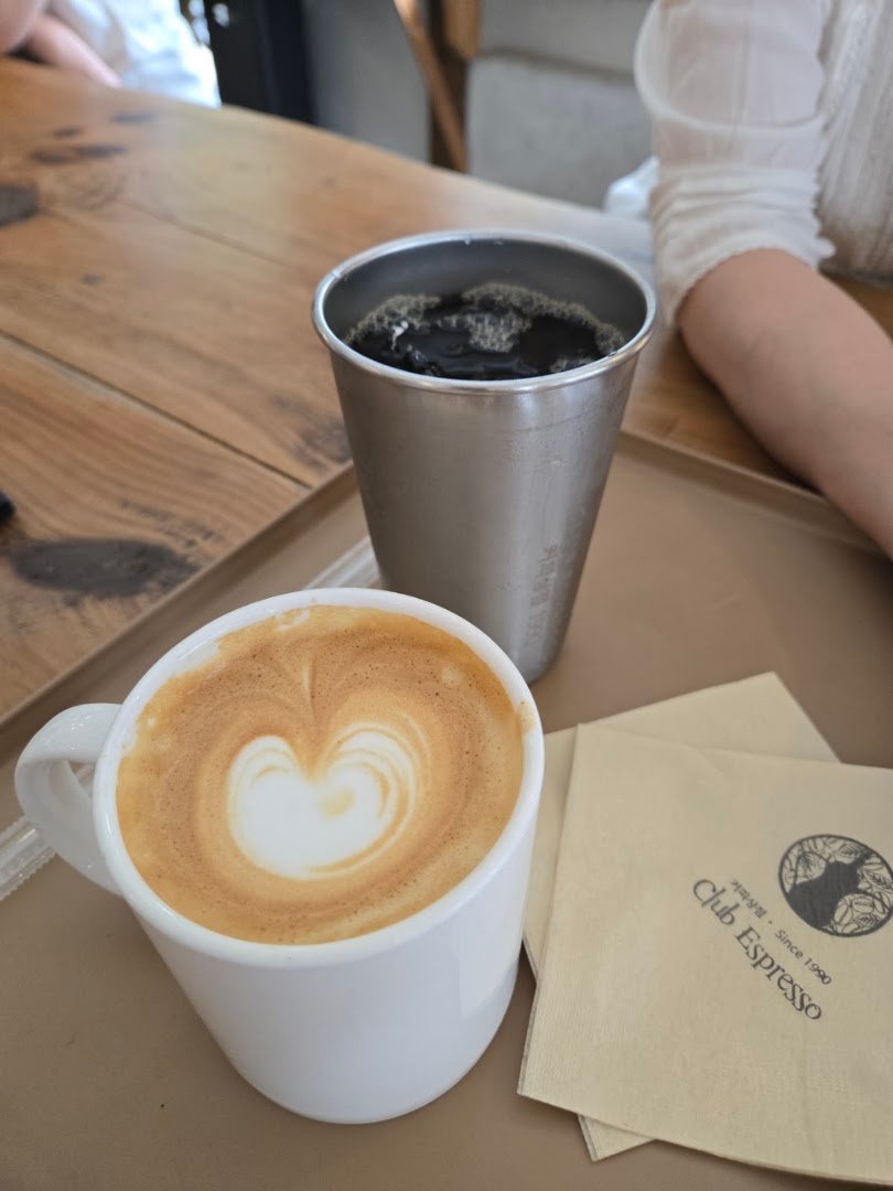 Coffee at Club Espresso, specialty coffee shop in Seoul