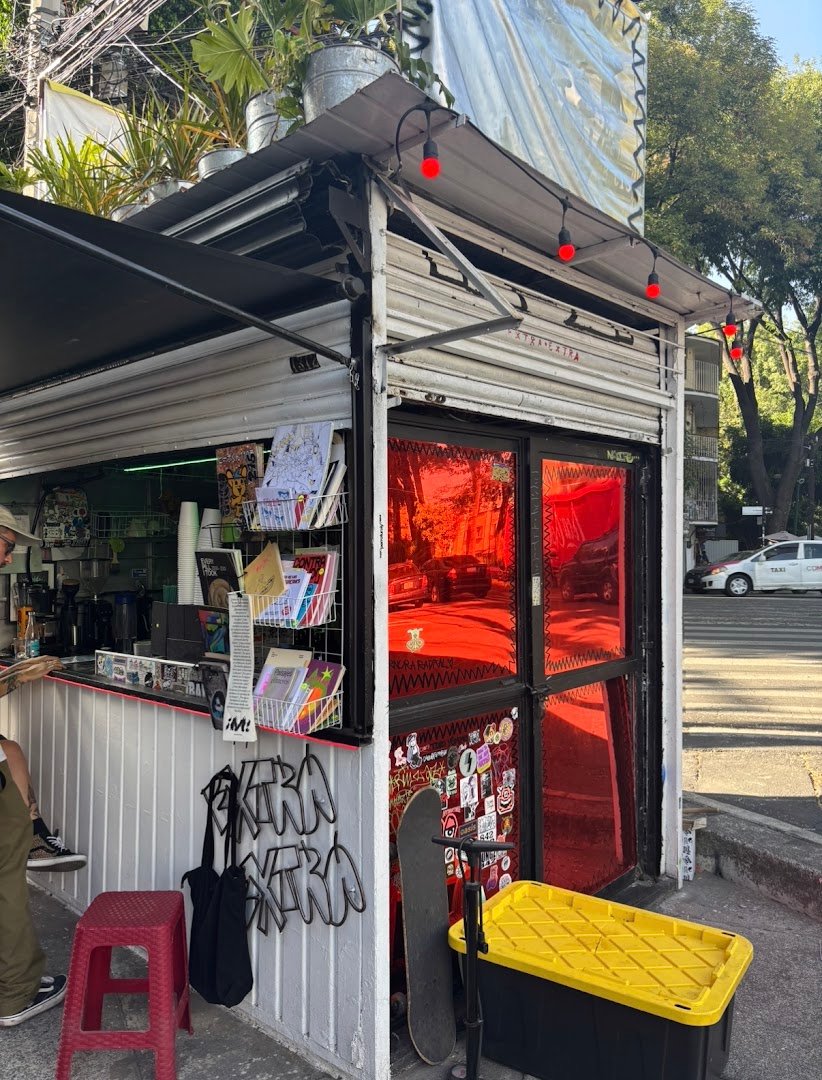 Storefront of Extra Extra, specialty coffee shop in Mexico City