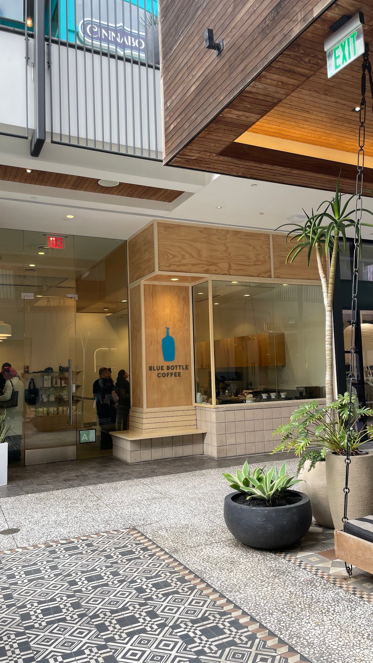 Blue Bottle Coffee specialty coffee shop in Los Angeles - photo 4