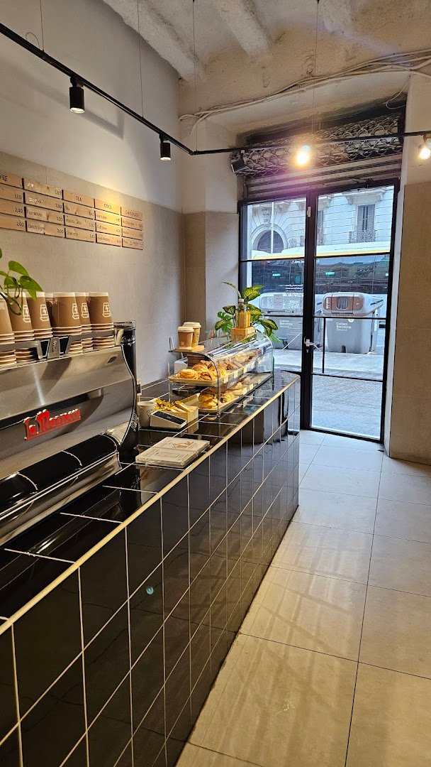 Syra Coffee specialty coffee shop in Barcelona - photo 8