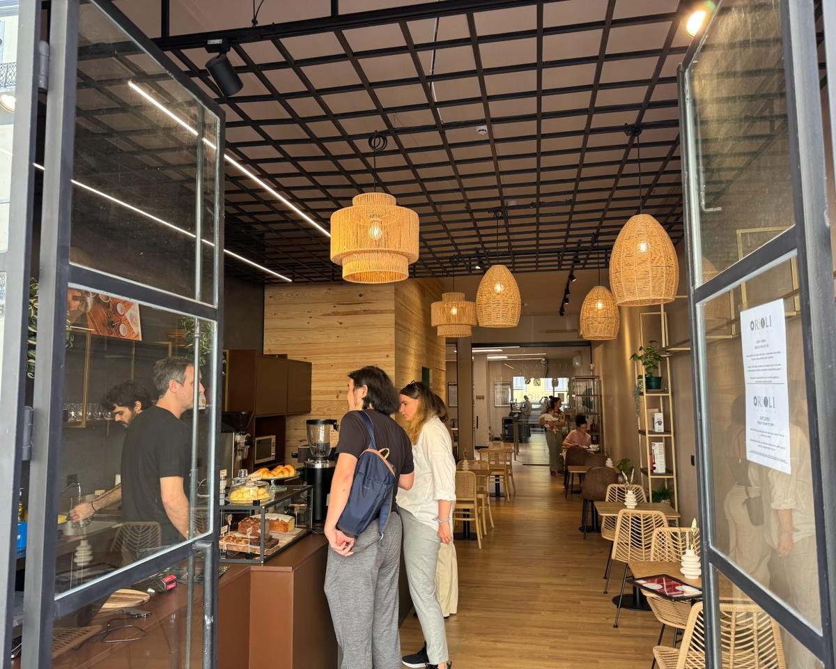 Interior of Orioli Coffee & Lab., specialty coffee shop in Lisbon