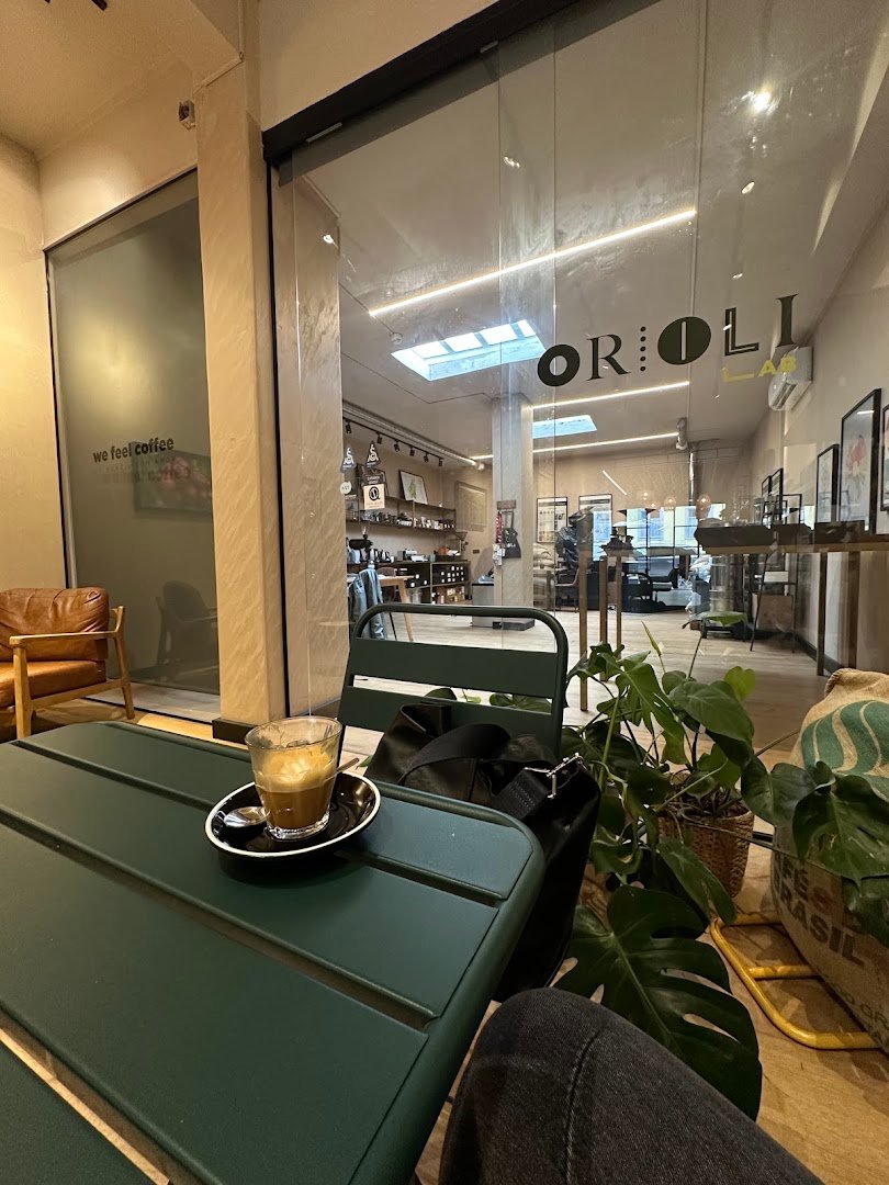 Interior of Orioli Coffee & Lab., specialty coffee shop in Lisbon
