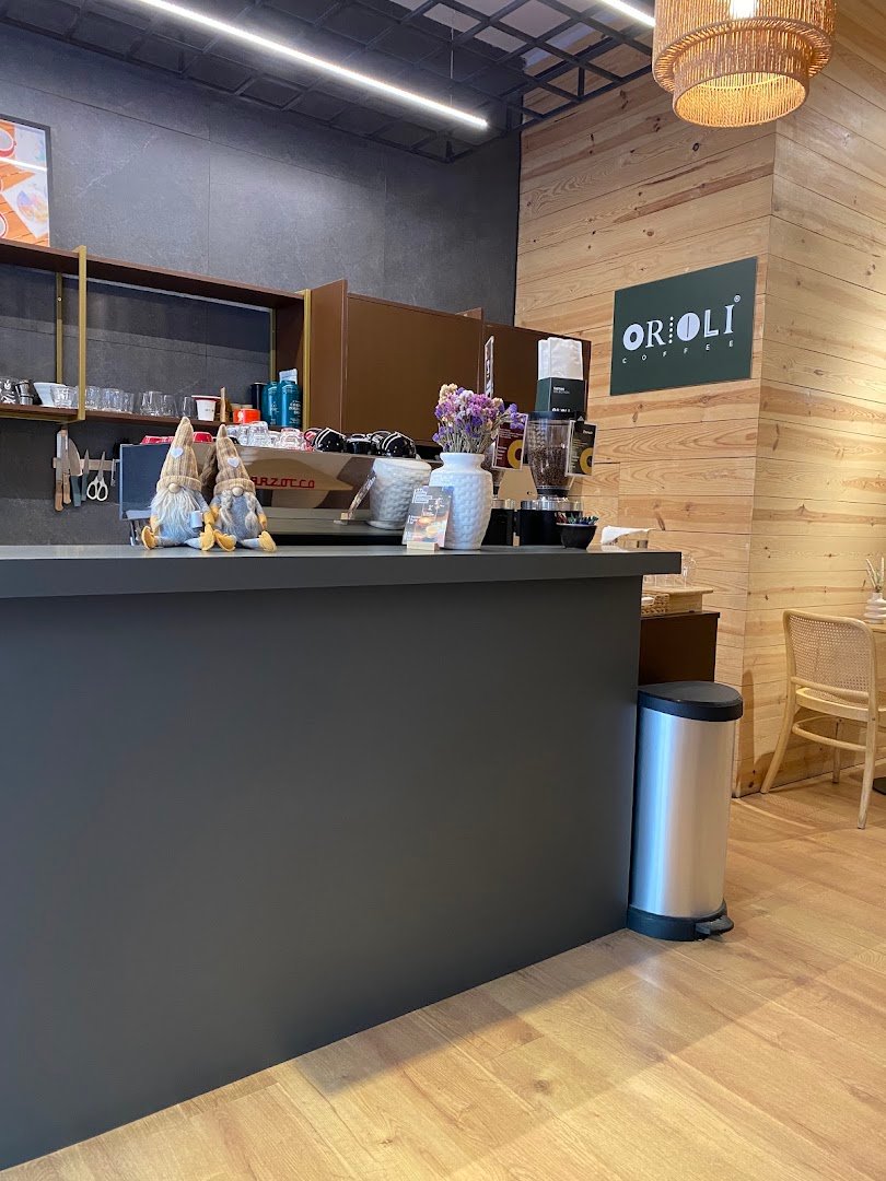 Interior of Orioli Coffee & Lab., specialty coffee shop in Lisbon