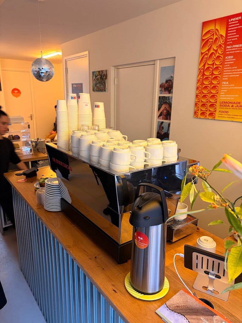 Crew de la Crema specialty coffee shop in Amsterdam - photo 11