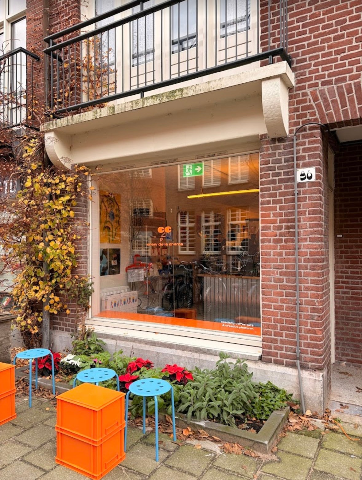 Crew de la Crema specialty coffee shop in Amsterdam - photo 2