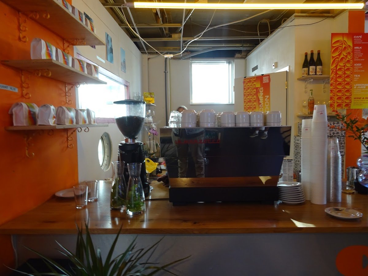 Crew de la Crema specialty coffee shop in Amsterdam - photo 4