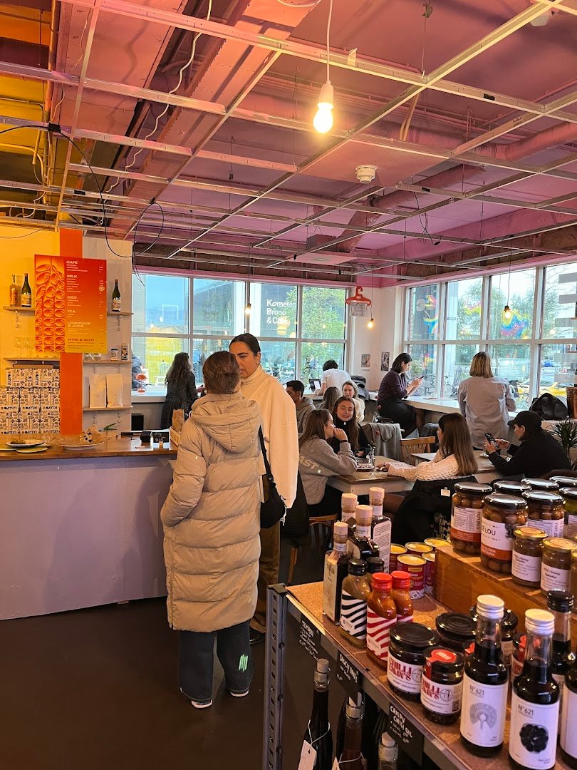 Crew de la Crema specialty coffee shop in Amsterdam - photo 7