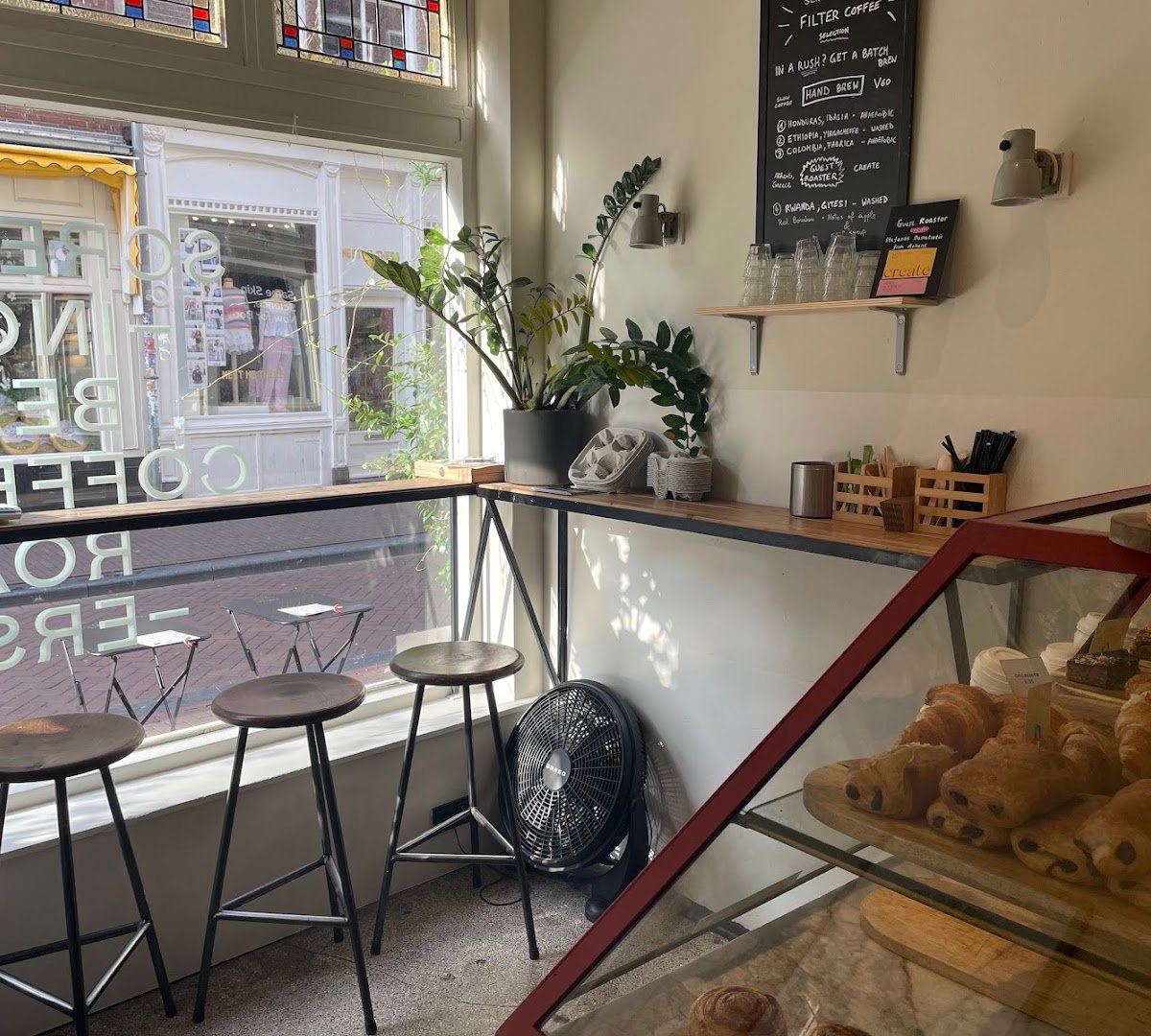 Screaming Beans specialty coffee shop in Amsterdam - photo 9