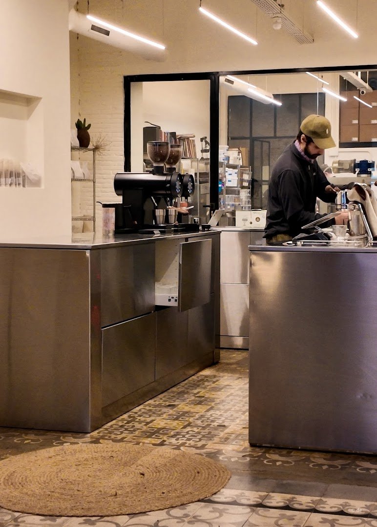 LOT ROASTERS specialty coffee shop in Barcelona - photo 15