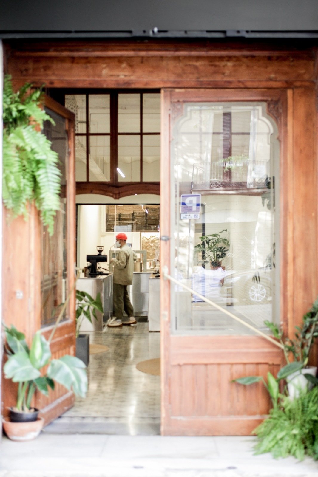 LOT ROASTERS specialty coffee shop in Barcelona - photo 2