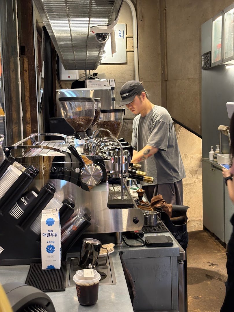 Interior of 광장시장 일호상회 (ILHO Market), specialty coffee shop in Seoul