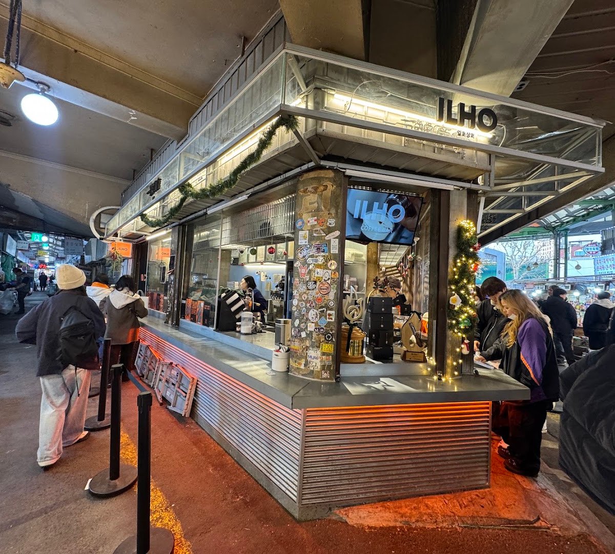 Storefront of 광장시장 일호상회 (ILHO Market), specialty coffee shop in Seoul