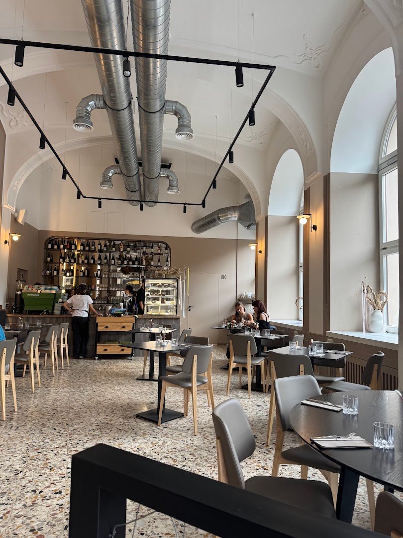 Interior of SiL - coffee breakfast & more, specialty coffee shop in Vienna
