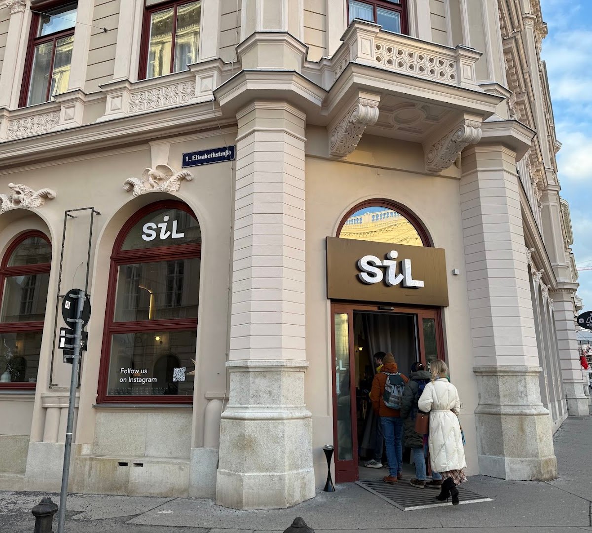 Storefront of SiL - coffee breakfast & more, specialty coffee shop in Vienna