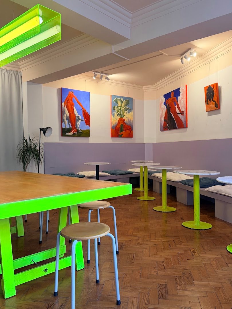 Interior of Thank You Mama, specialty coffee shop in Lisbon
