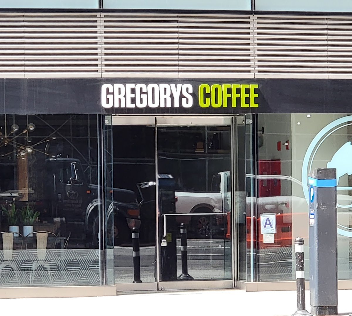 Gregorys Coffee specialty coffee shop in New York - photo 10