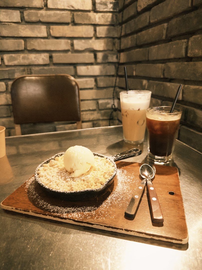 Coffee at Lay Bricks Coffee Roasters, specialty coffee shop in Seoul