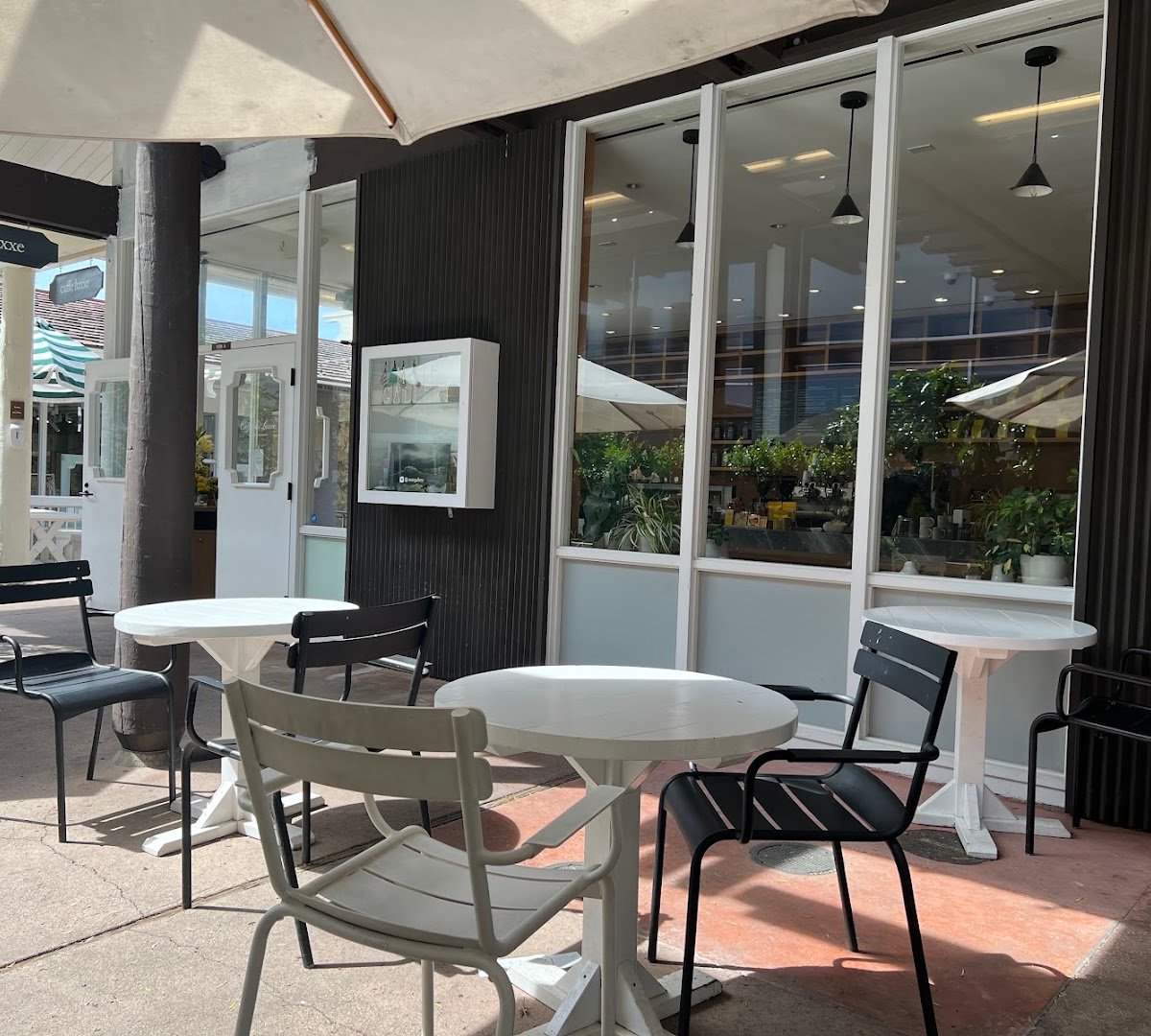 Storefront of Caffe Luxxe, specialty coffee shop in Santa Barbara
