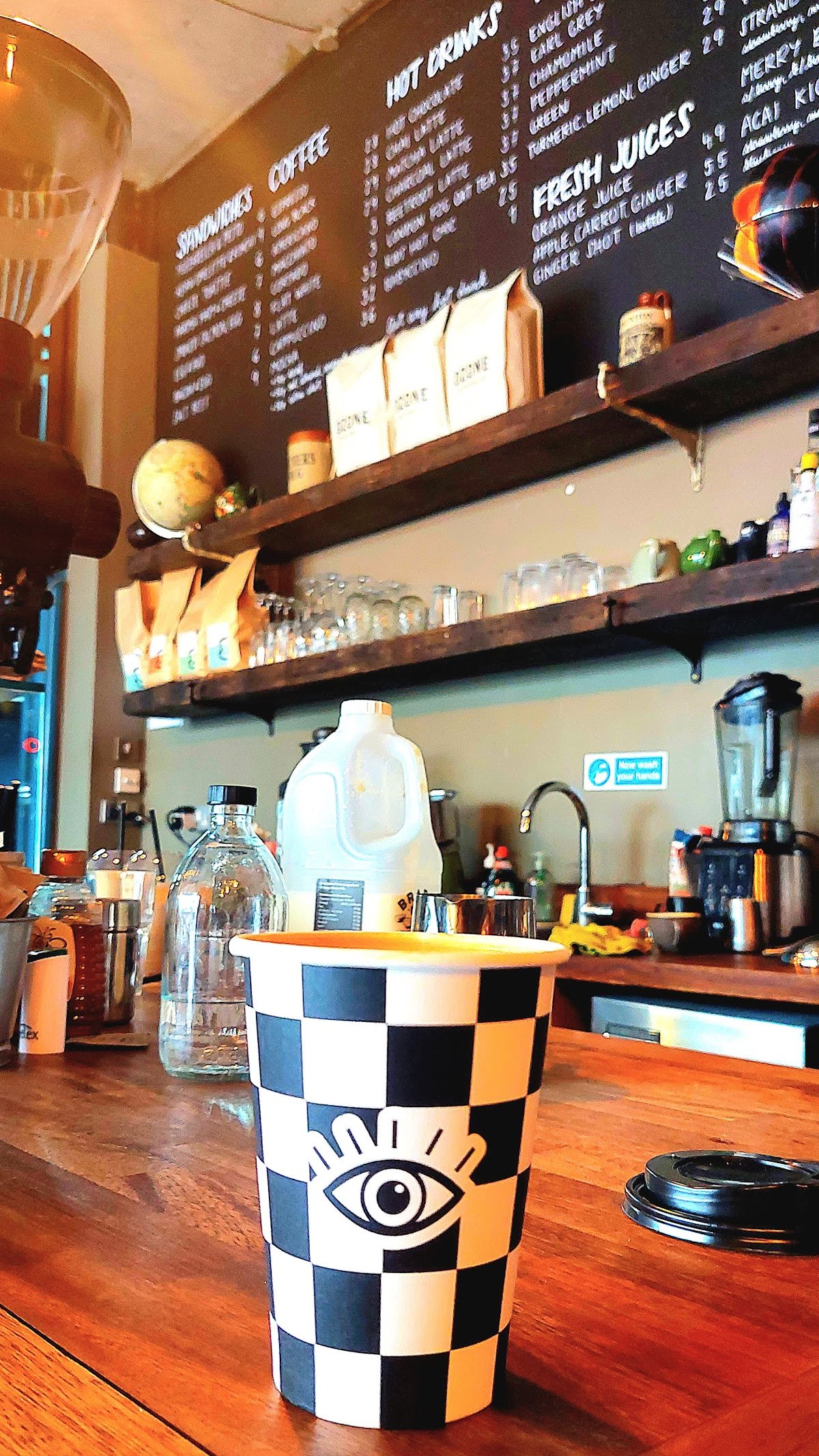 Abraço Dalston specialty coffee shop in London - photo 6