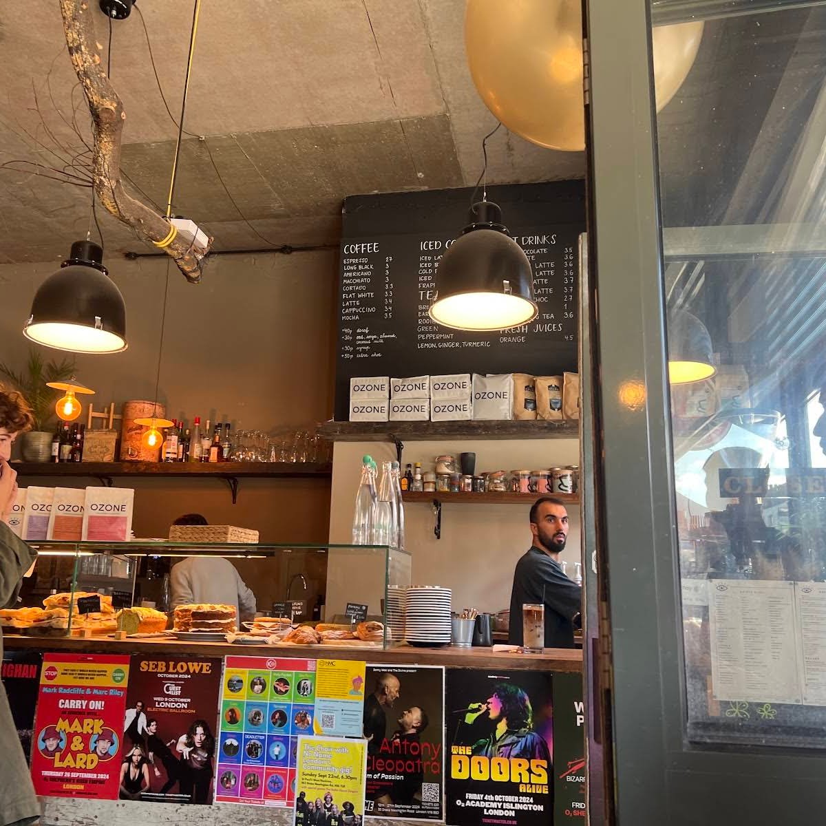 Abraço Dalston specialty coffee shop in London - photo 7