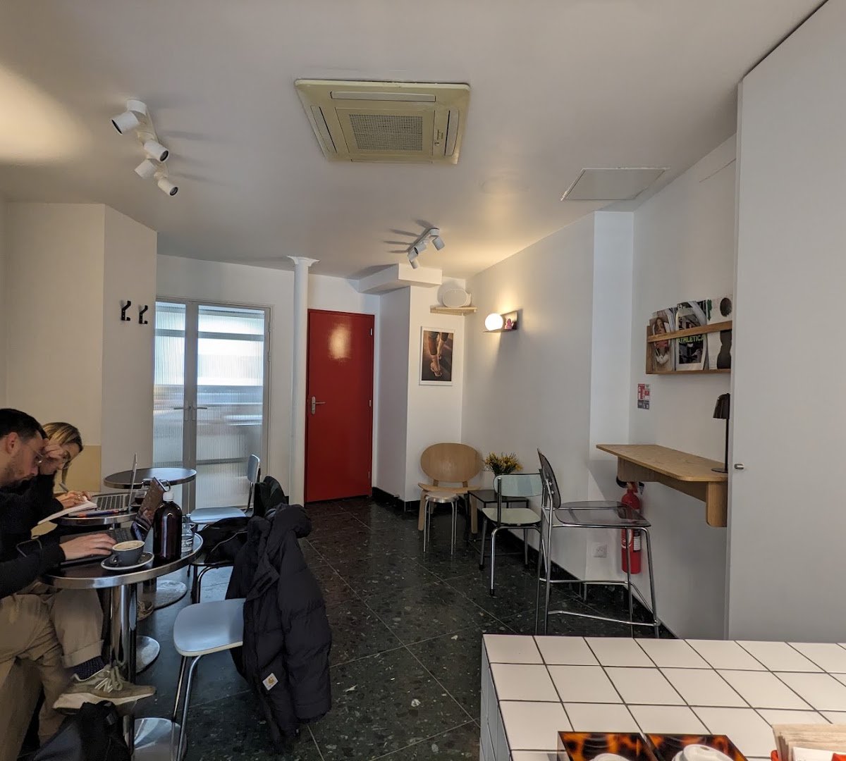 Trouble Makers Café specialty coffee shop in Paris - photo 9
