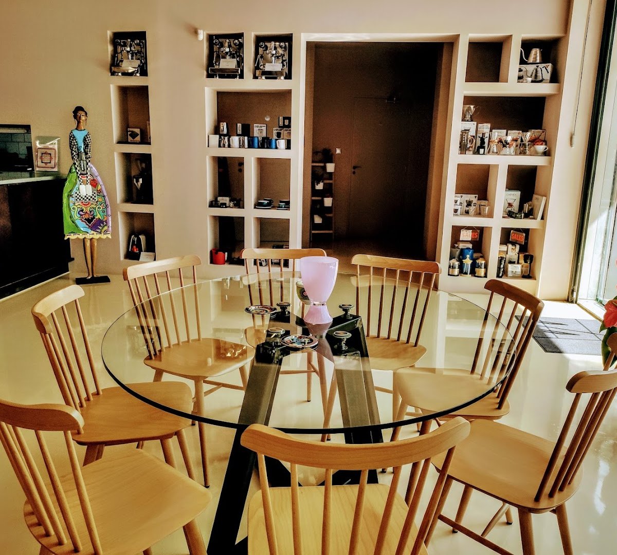 Interior of Cafeistas, specialty coffee shop in Athens