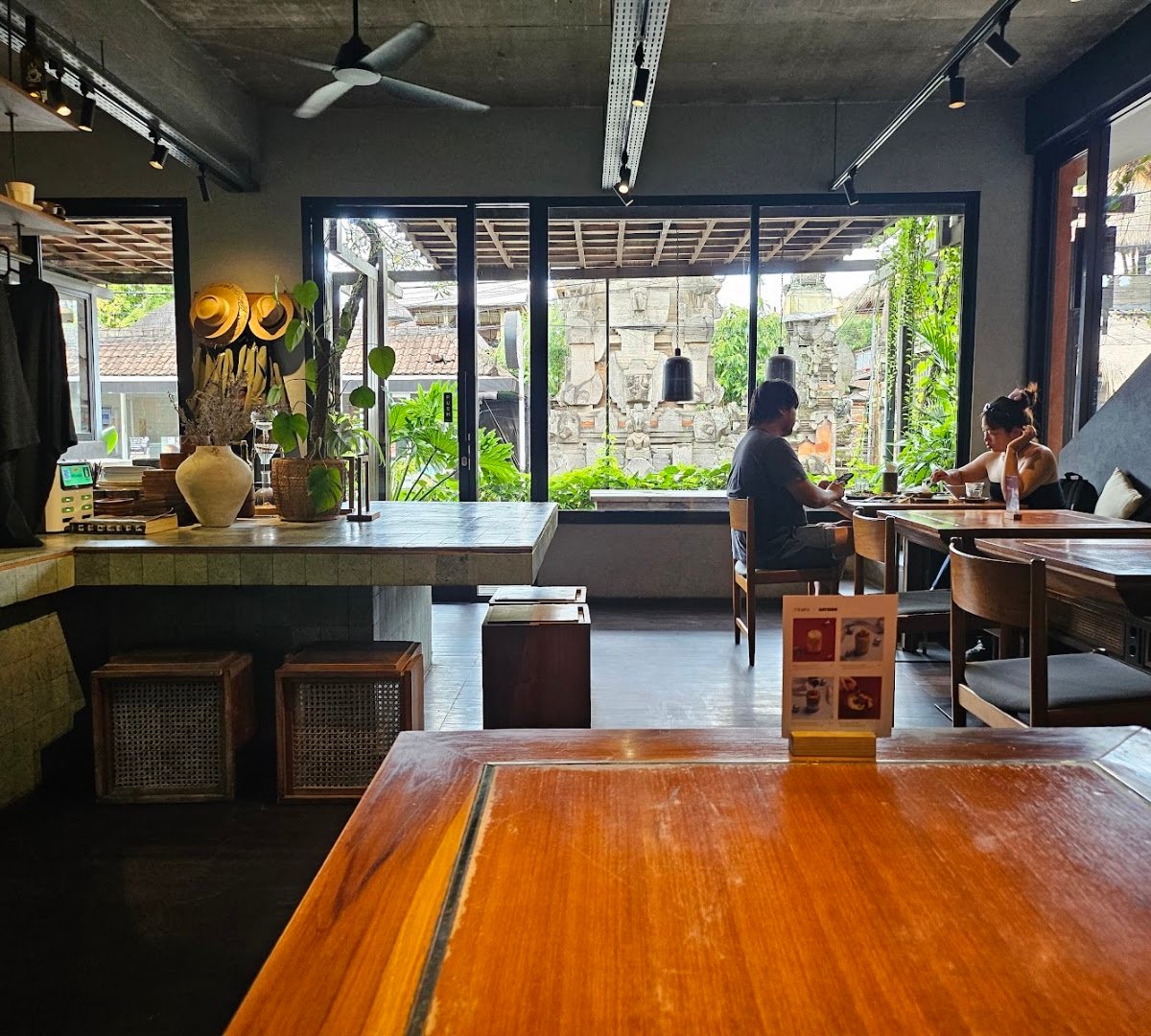 Titik Temu Coffee - Ubud Palace specialty coffee shop in Bali - photo 5