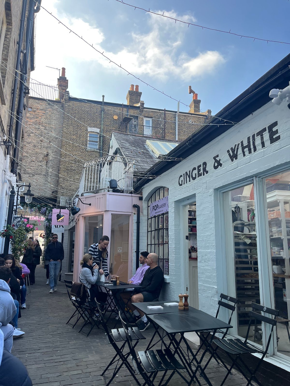 Ginger & White specialty coffee shop in London - photo 3