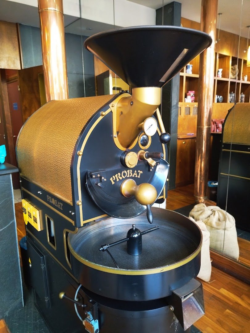 Interior of Sanzala Coffee Roasters, specialty coffee shop in Porto