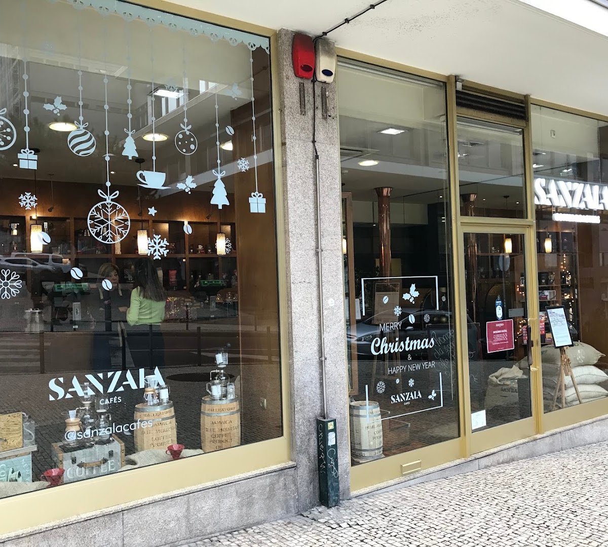 Storefront of Sanzala Coffee Roasters, specialty coffee shop in Porto