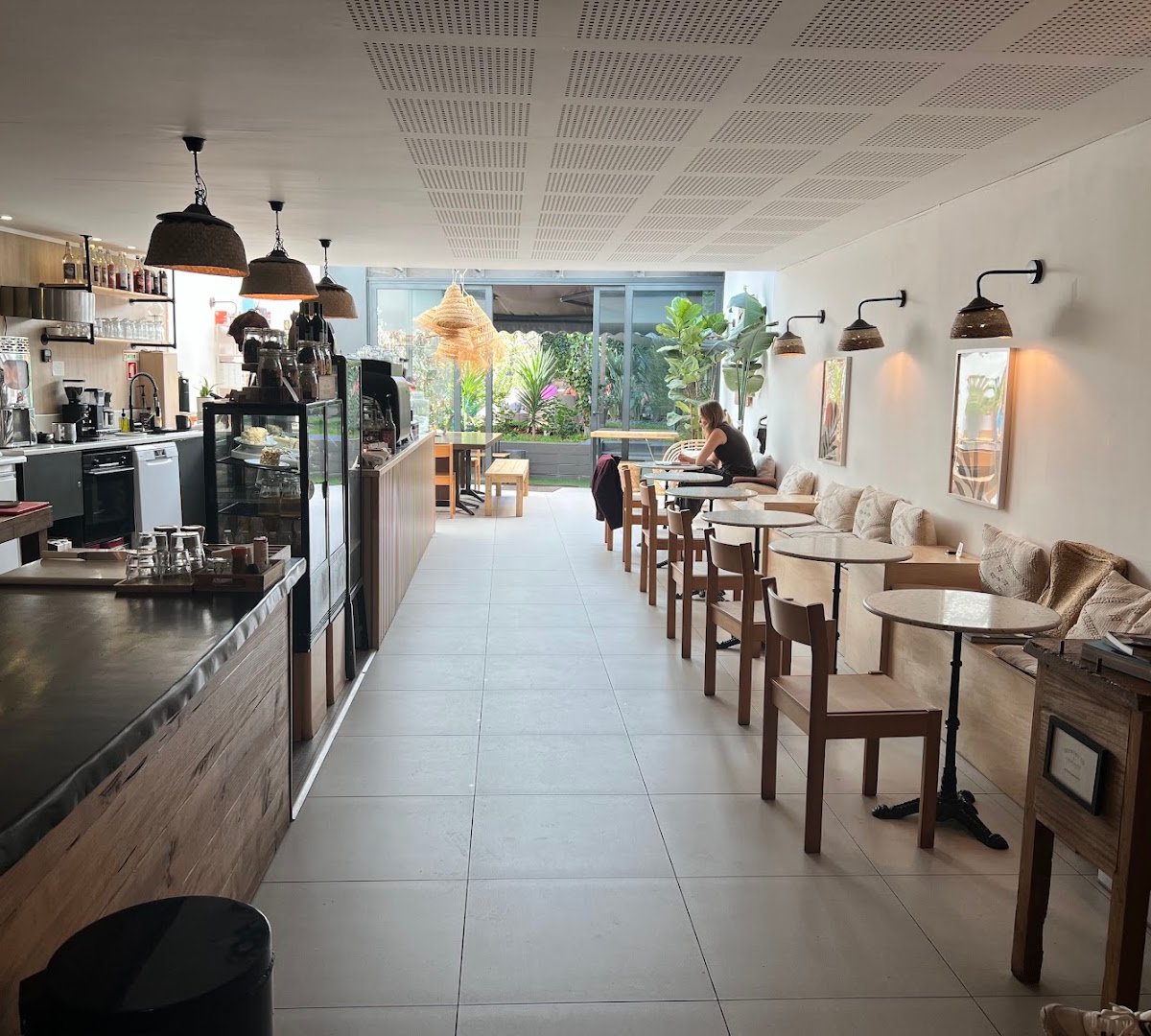 Interior of Humble Anchor Coffee Roasters, specialty coffee shop in Porto