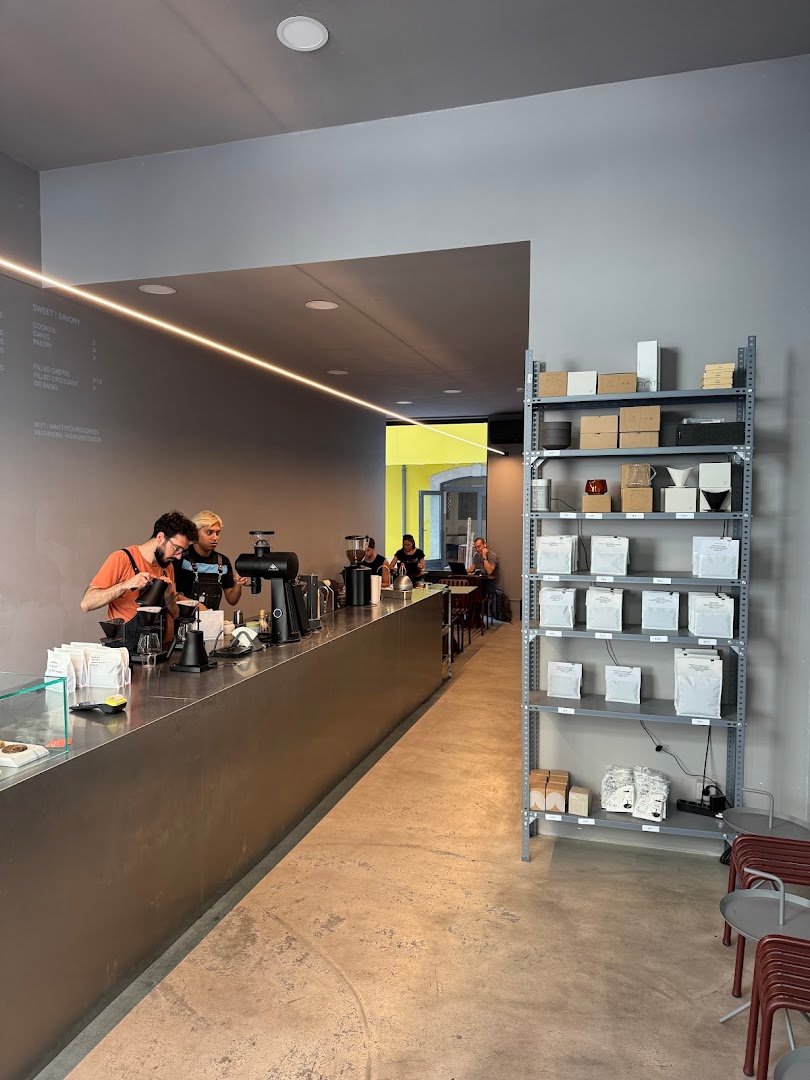 Interior of 94° | SPECIALTY COFFEE BRAND, specialty coffee shop in Lisbon