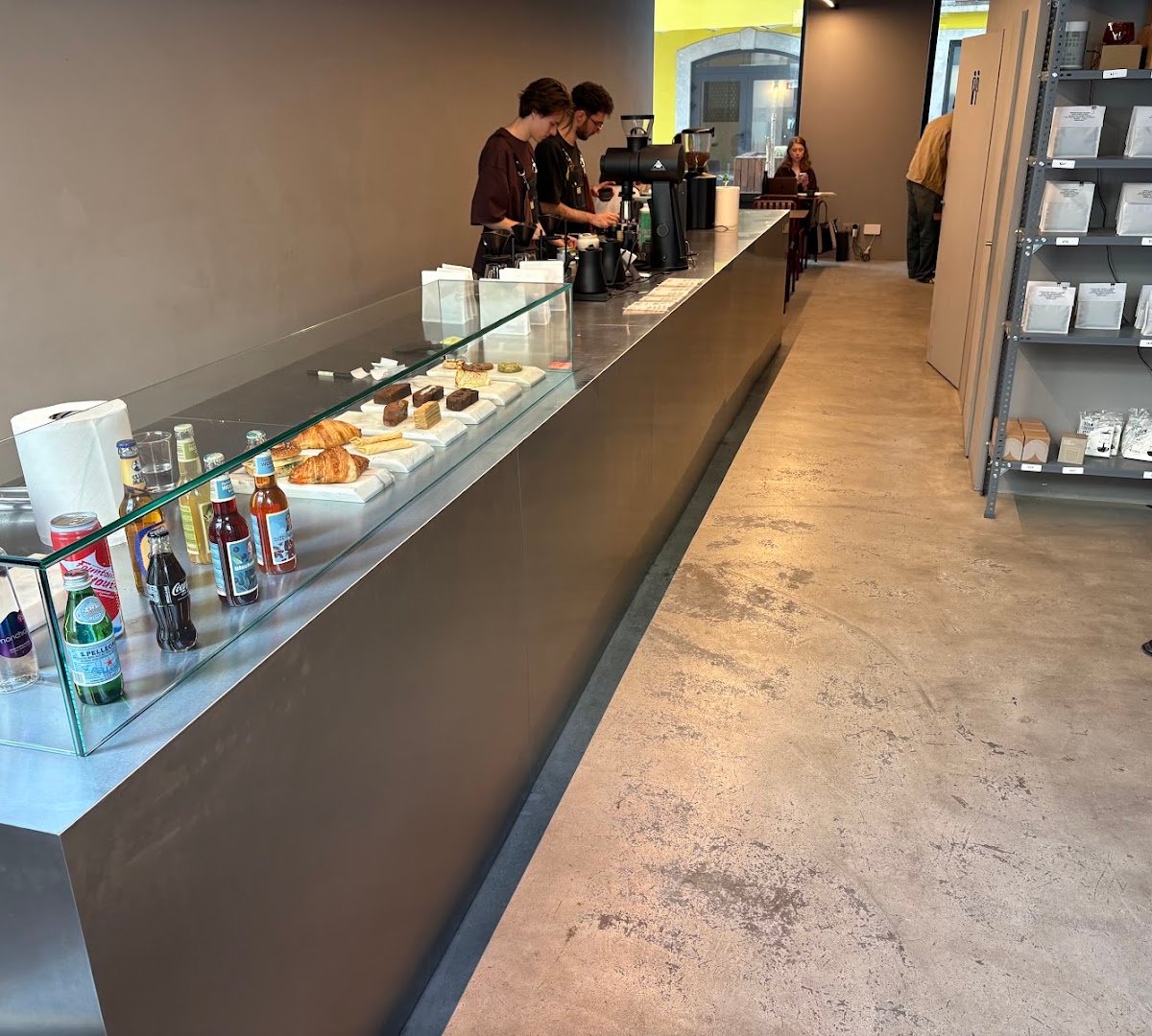 Interior of 94° | SPECIALTY COFFEE BRAND, specialty coffee shop in Lisbon