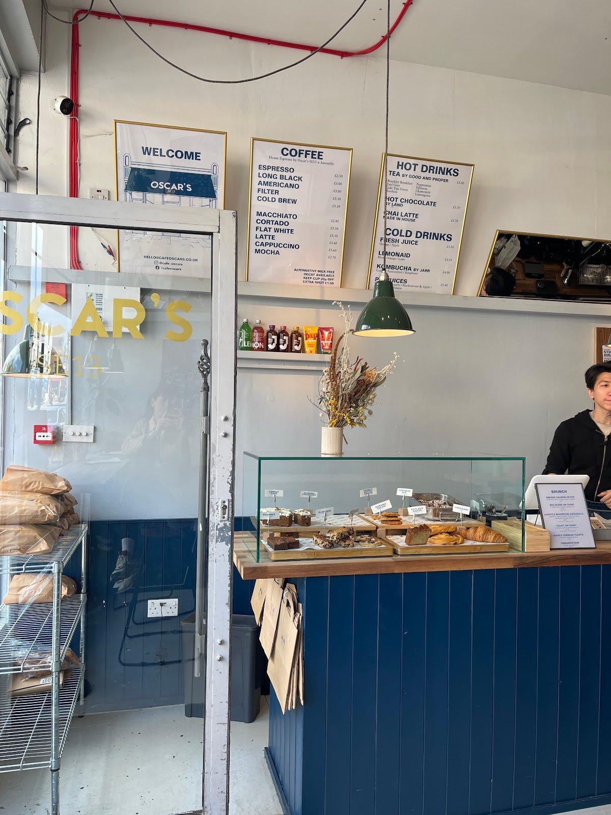 Oscar's specialty coffee shop in London - photo 6