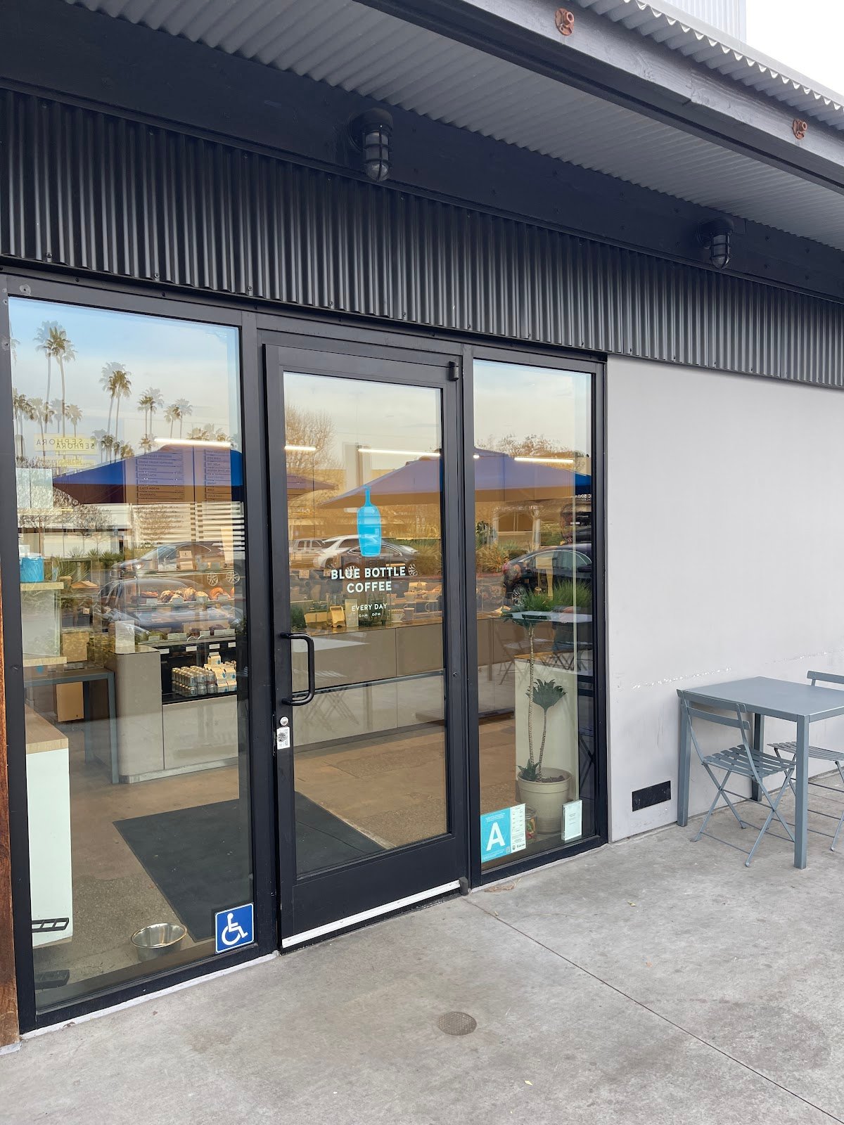 Blue Bottle Coffee specialty coffee shop in Los Angeles - photo 2