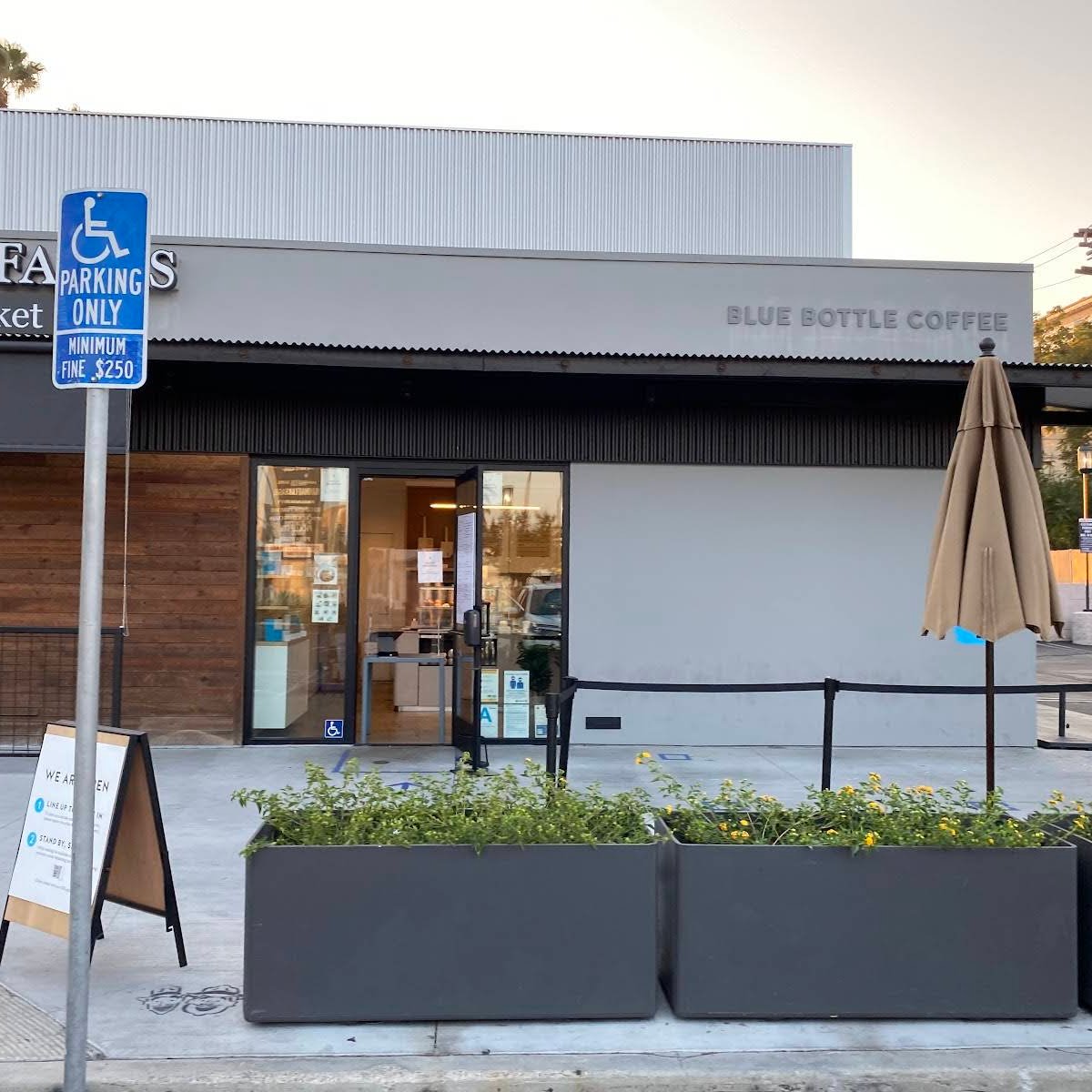 Blue Bottle Coffee specialty coffee shop in Los Angeles - photo 7
