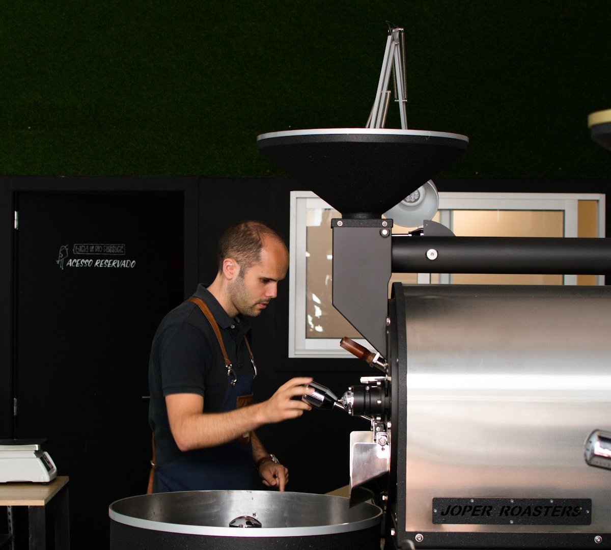 Interior of Senzu Coffee Roasters, specialty coffee shop in Porto