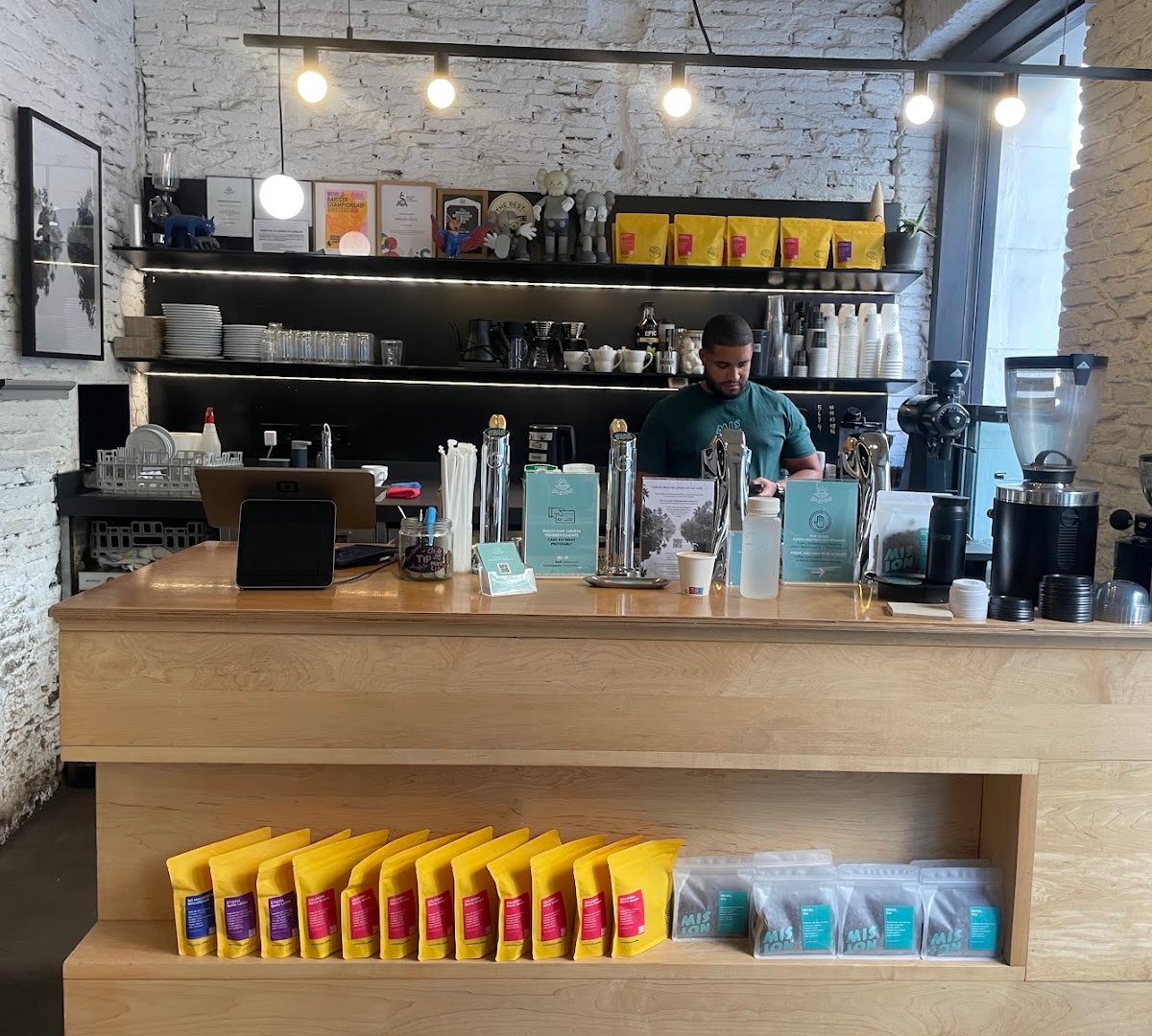 Misión Café specialty coffee shop in Madrid - photo 3