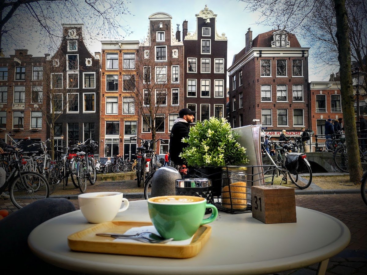 De Koffieschenkerij specialty coffee shop in Amsterdam - photo 2