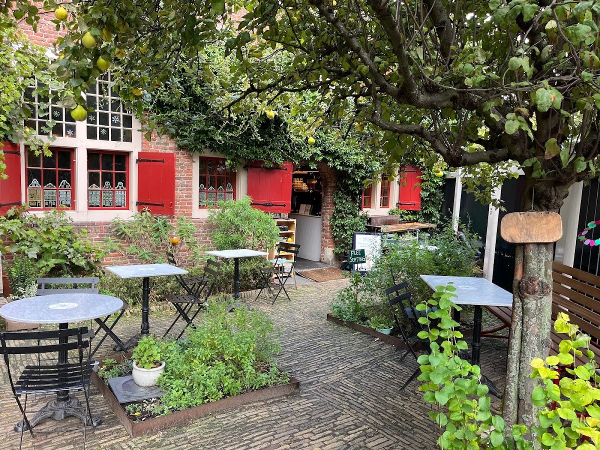 De Koffieschenkerij specialty coffee shop in Amsterdam - photo 6