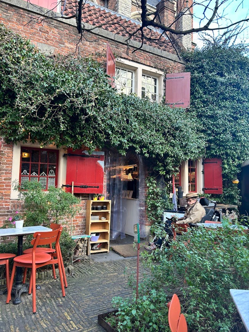 De Koffieschenkerij specialty coffee shop in Amsterdam - photo 10