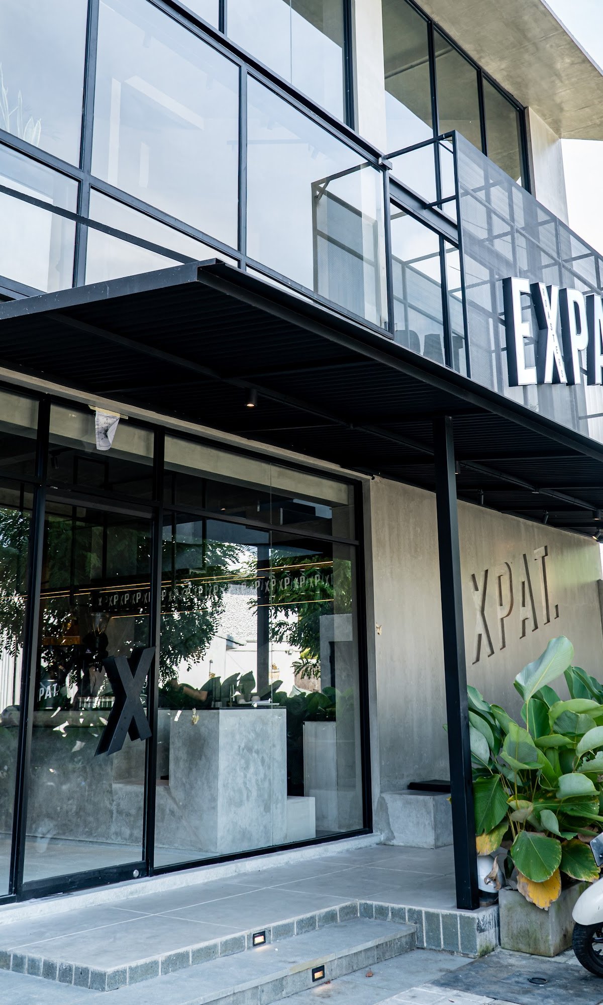 Storefront of Expat. Roasters Uluwatu, specialty coffee shop in Bali