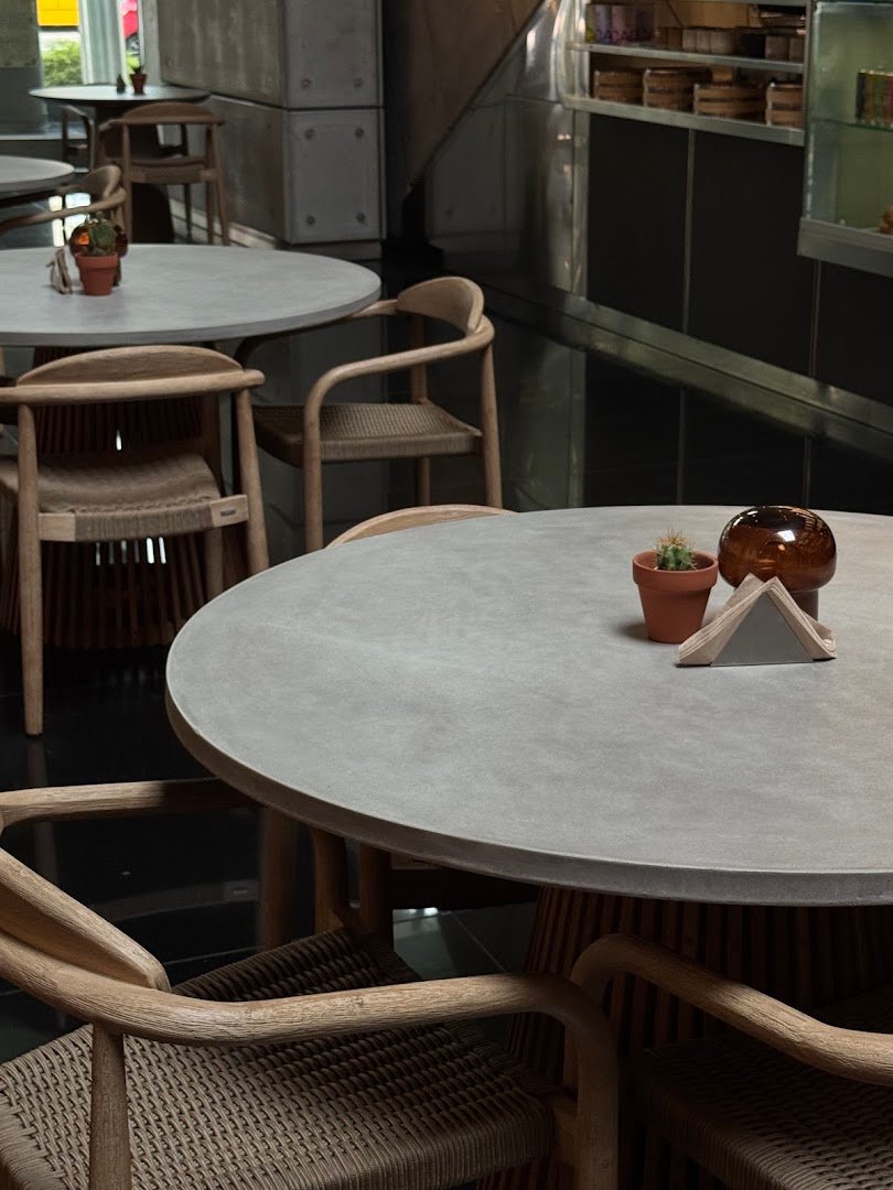 Interior of RAVENS CAFE, specialty coffee shop in Warsaw