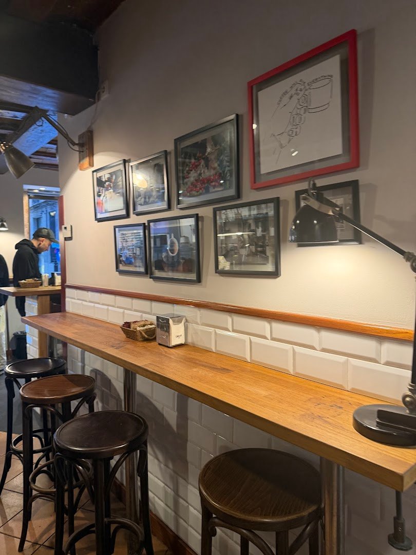 Tostaderos Bon Mercat Llibreteria specialty coffee shop in Barcelona - photo 7