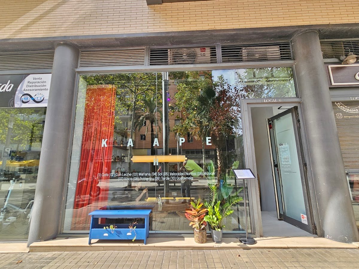 Kaapeh specialty coffee shop in Barcelona - photo 2