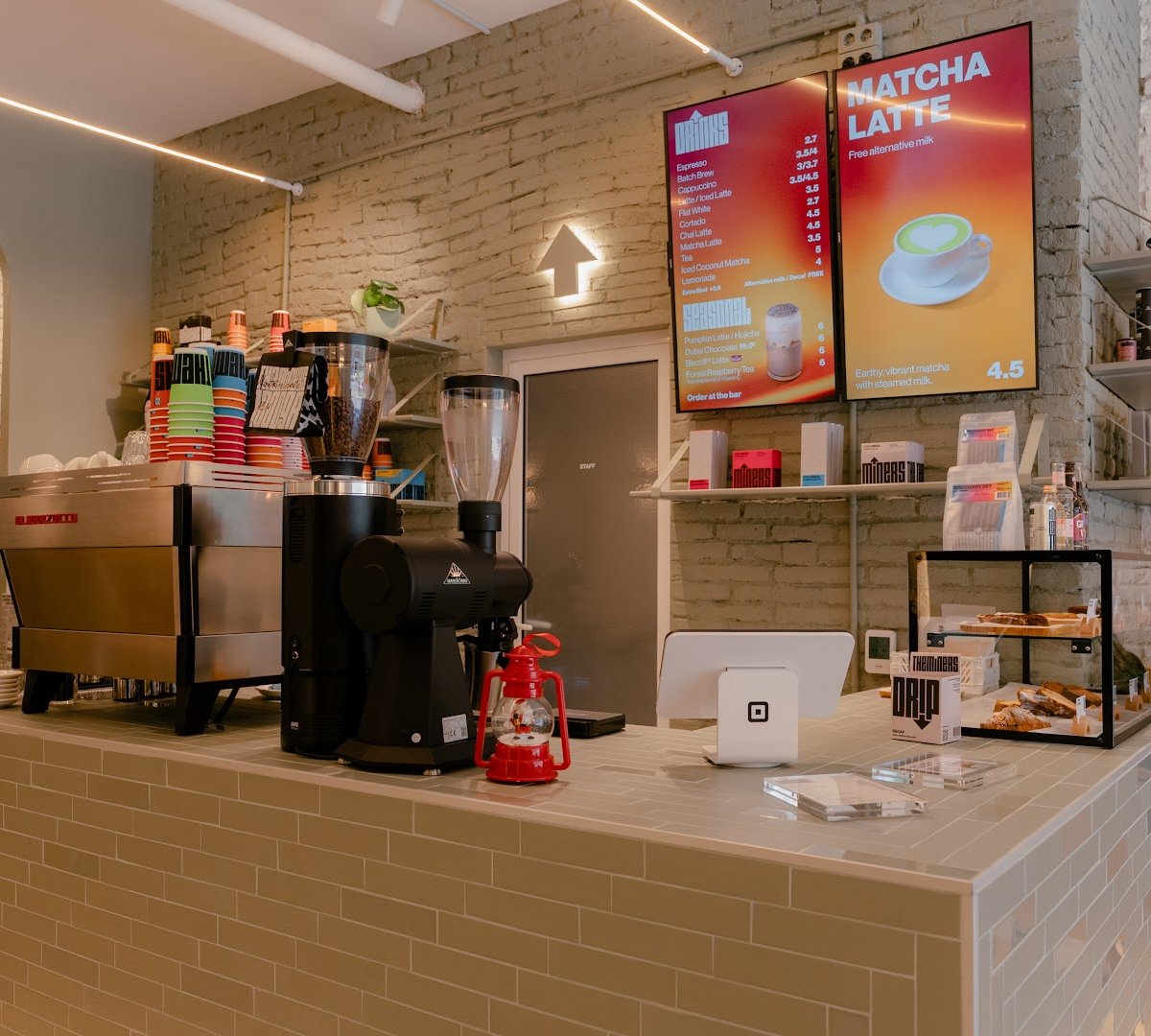 The Miners Coffee Joanic specialty coffee shop in Barcelona - photo 5