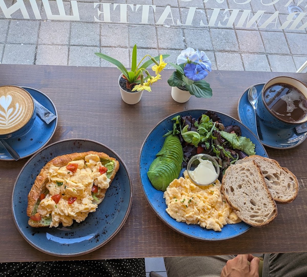 Coffee at Canvas Specialty coffee & Brunch, specialty coffee shop in Porto