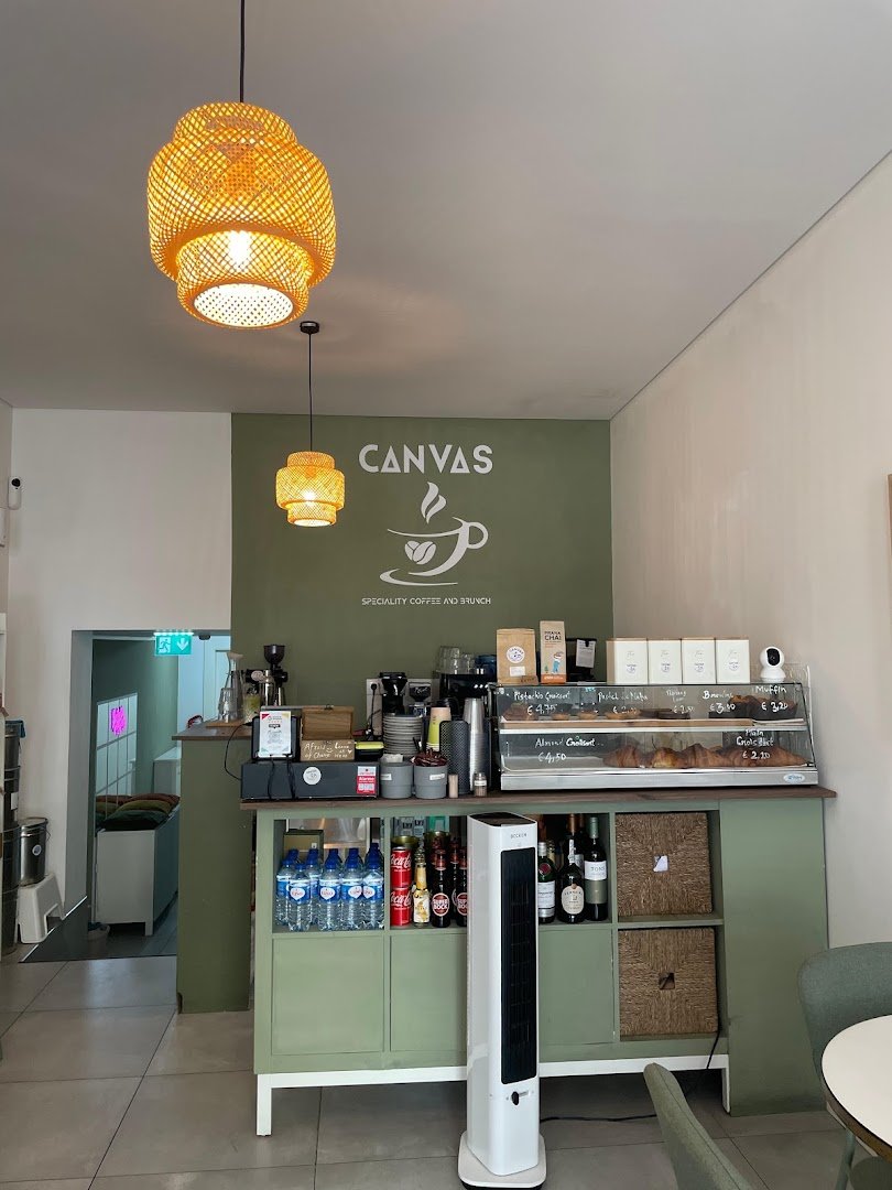 Interior of Canvas Specialty coffee & Brunch, specialty coffee shop in Porto